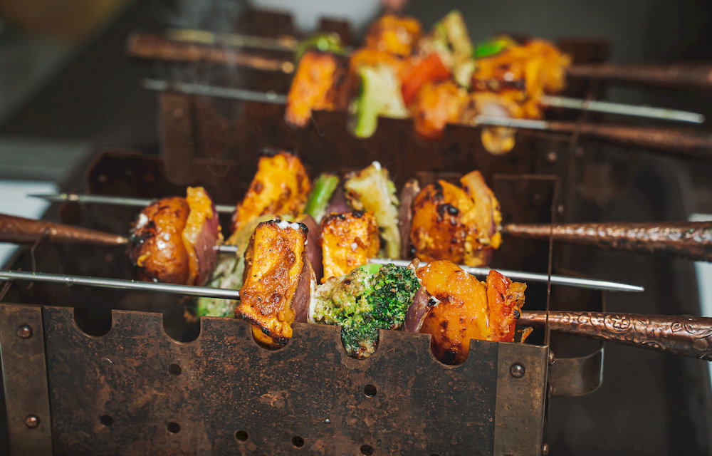 Dalcheeni Indian Restaurant is the place that serves traditional Indian dishes with an impressive royal style